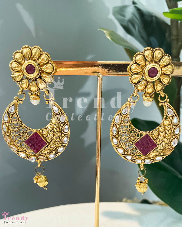 GOLDEN COLOUR CRESCENT MOON SHAPED KUNDAN EAR RINGS WITH SILVER AND WINE COLOUR PEARLS